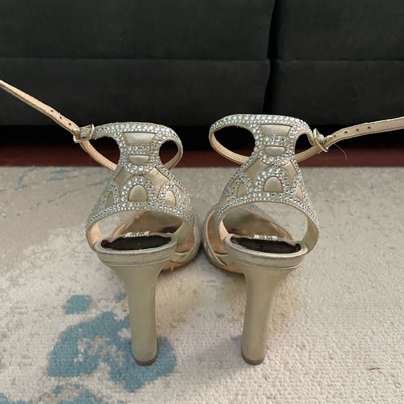 Badgley Mischka gold and silver heels - Picture 6 of 6